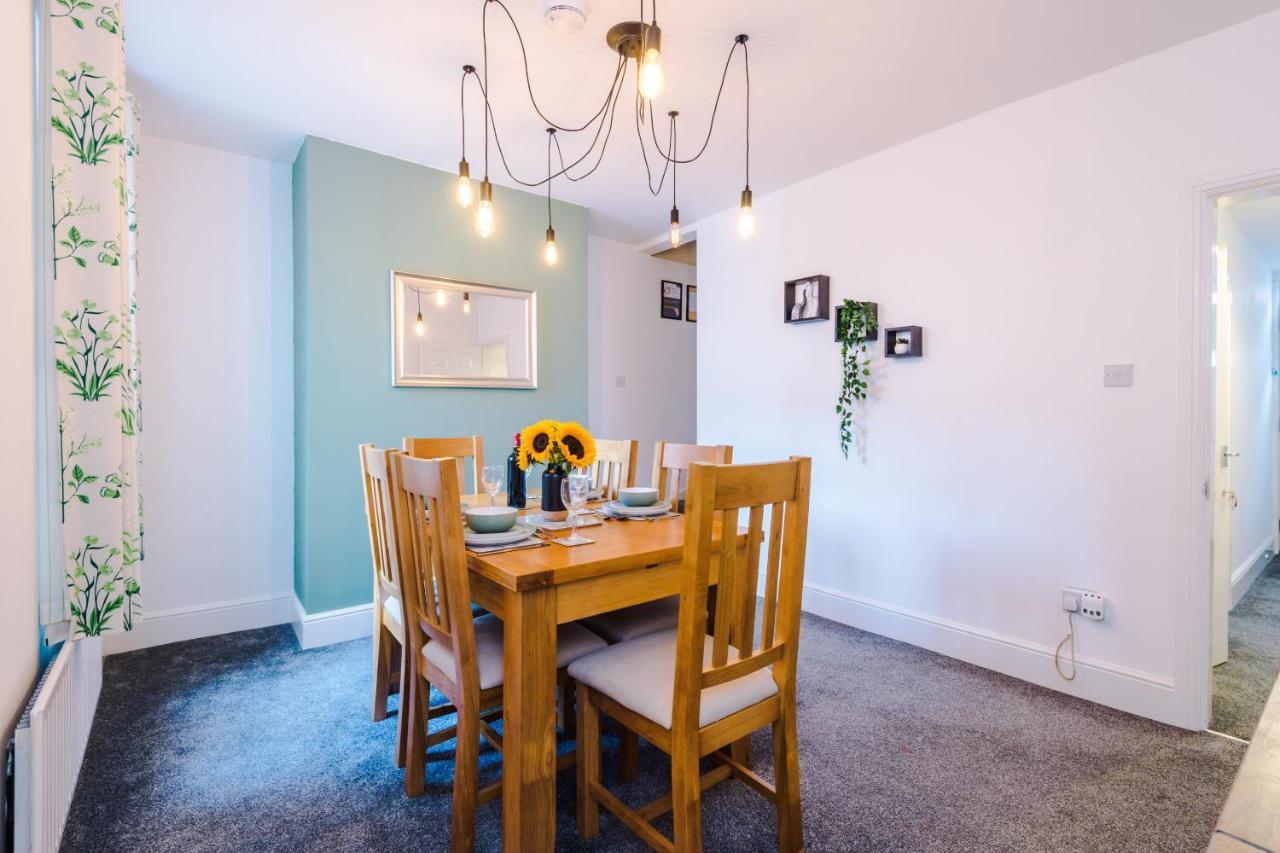 Spacious 2-Bed City-Centre Cottage In Chester By 53 Degrees Property - Ideal For Groups & Couples - Sleeps 6 Exterior foto