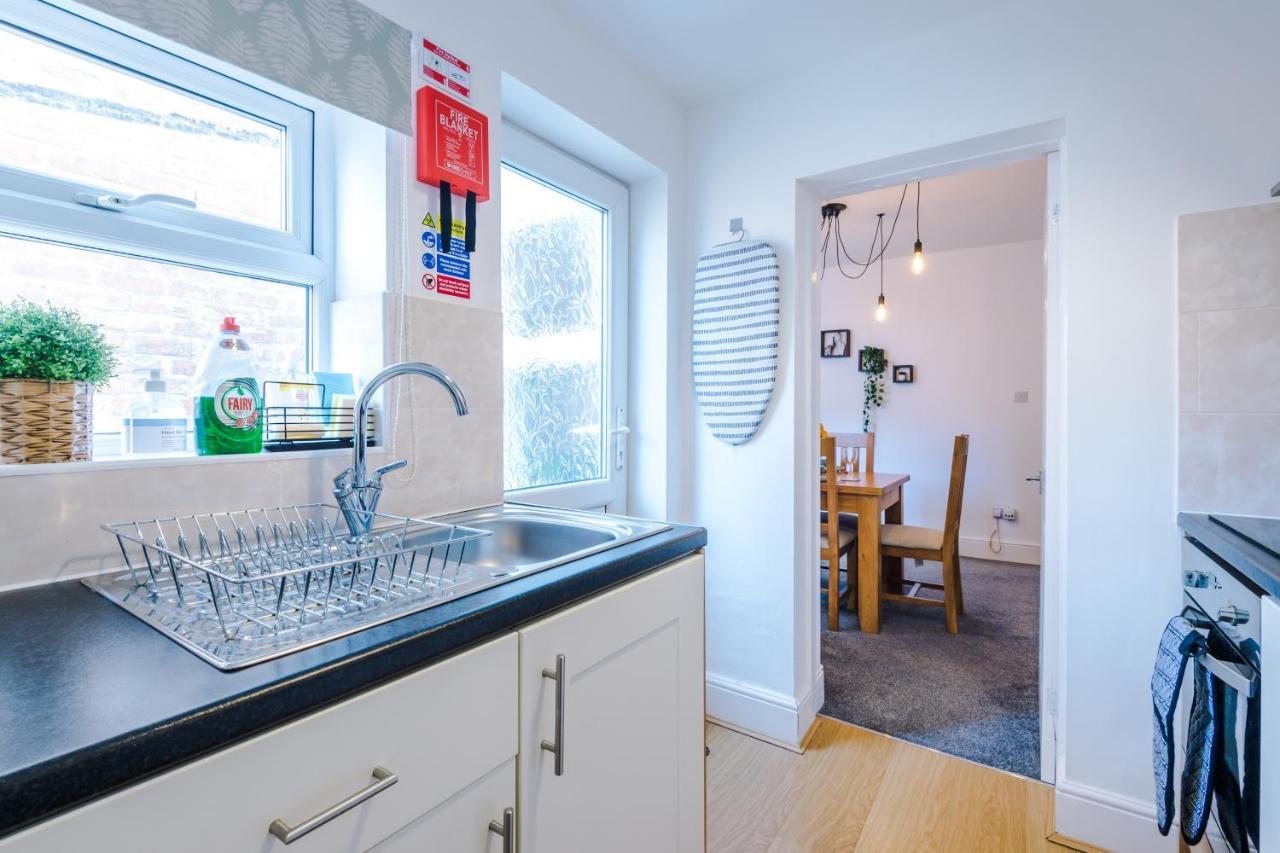 Spacious 2-Bed City-Centre Cottage In Chester By 53 Degrees Property - Ideal For Groups & Couples - Sleeps 6 Exterior foto