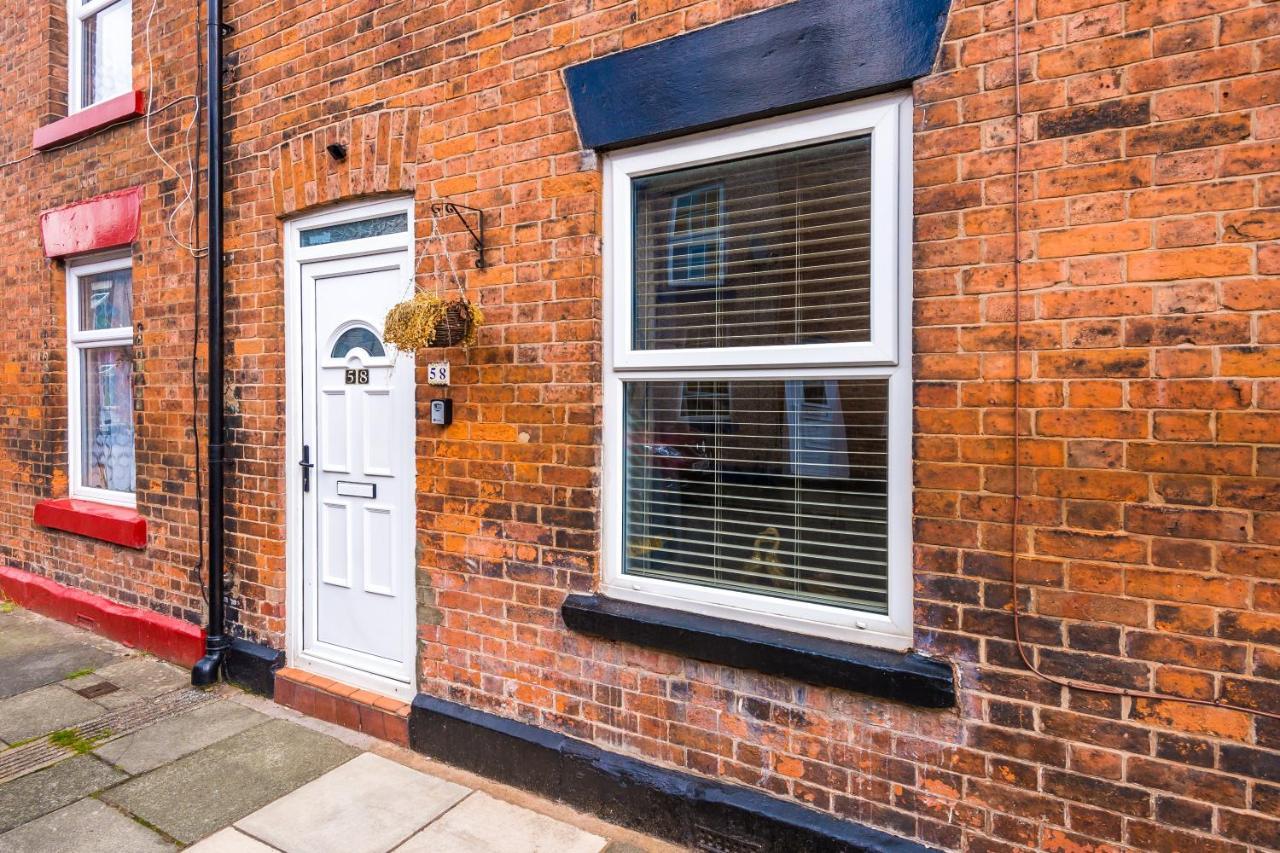 Spacious 2-Bed City-Centre Cottage In Chester By 53 Degrees Property - Ideal For Groups & Couples - Sleeps 6 Exterior foto